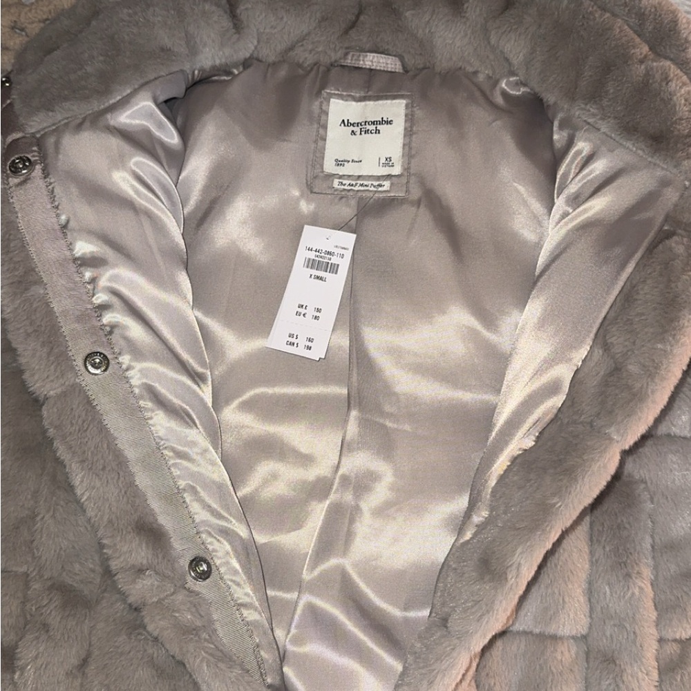 NWT A&F Mini Puffer - Picture 3 of 6